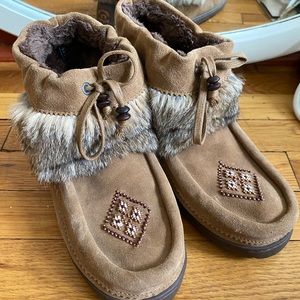 Manitobah Mukluks Size 10